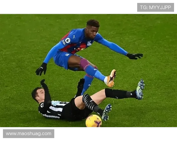 赛尔塔与曼联激战在即谁能在欧联杯中笑到最后